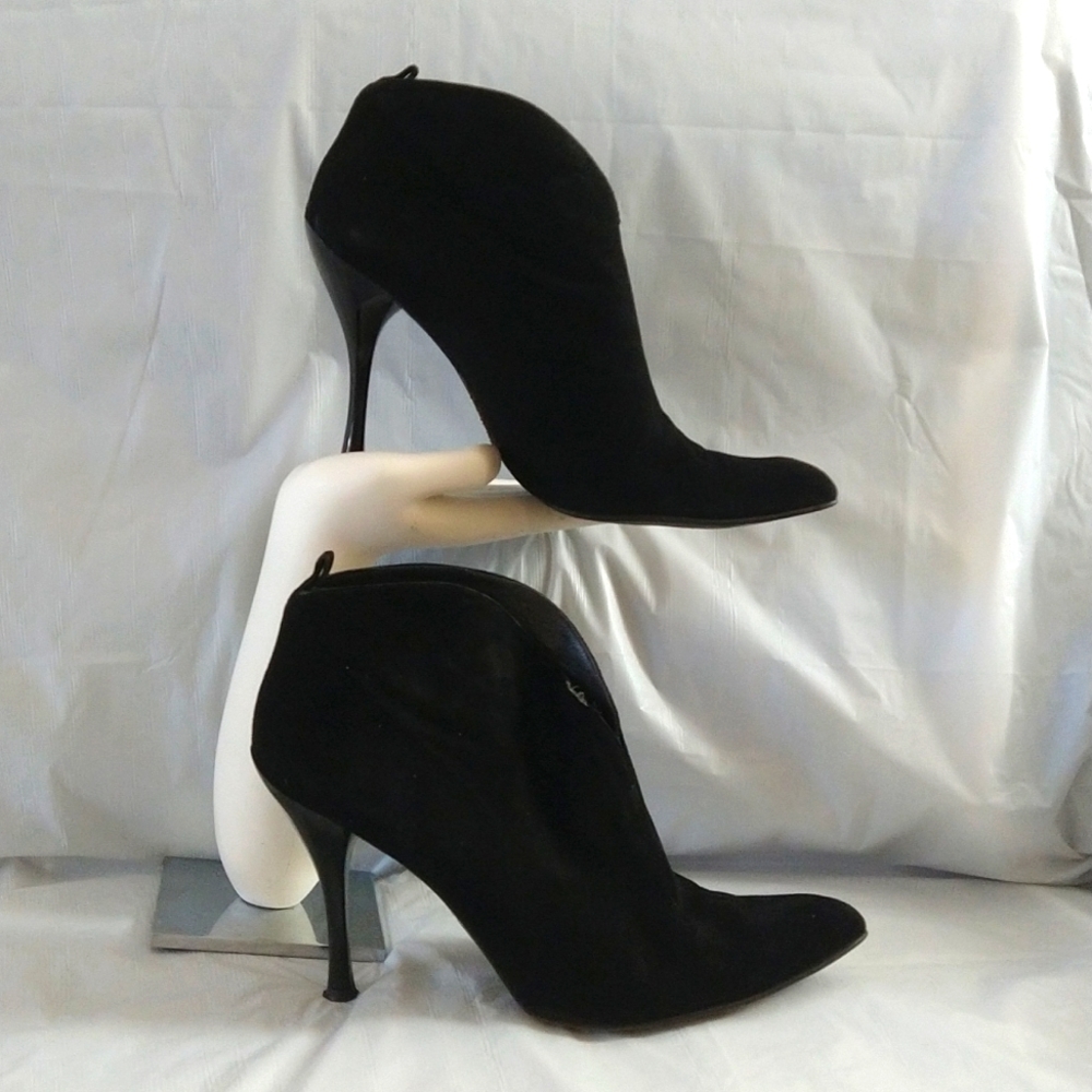 Stuart Weiatzman black vintage suede booties